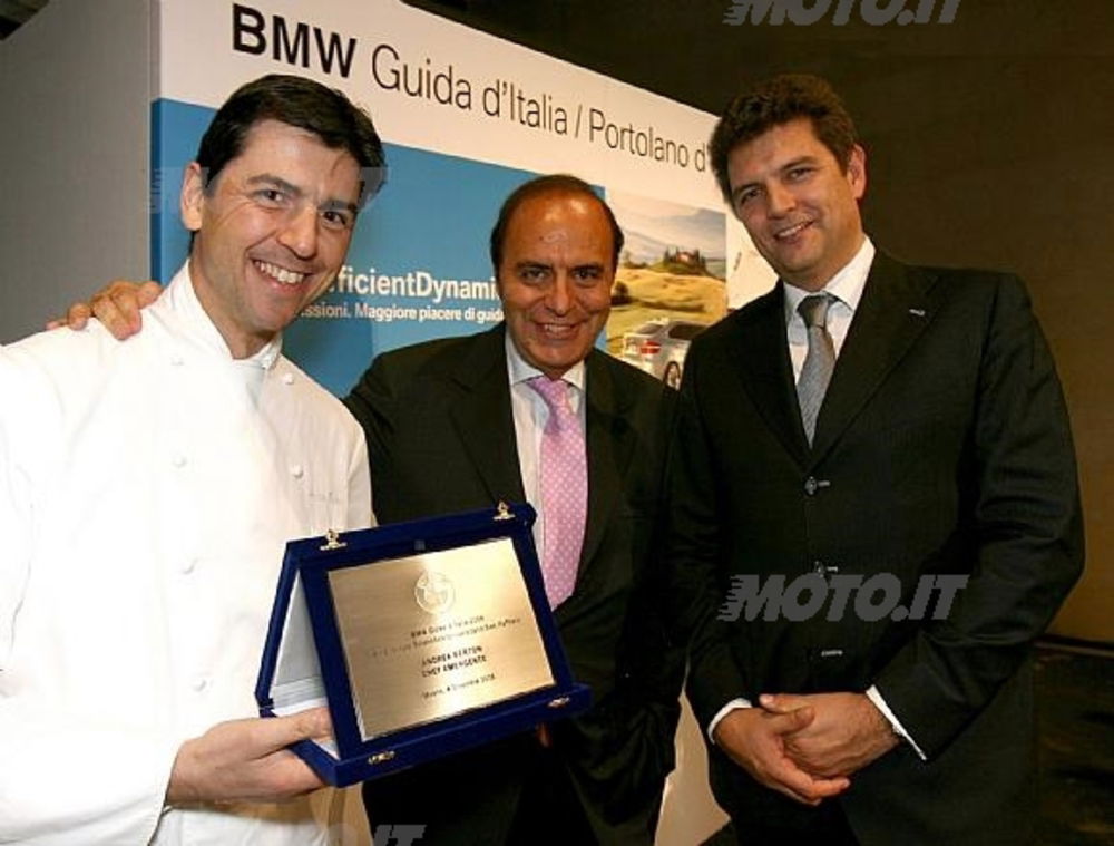 Andrea Berton premiato da Andrea Castronovo, presidente di BMW Italia