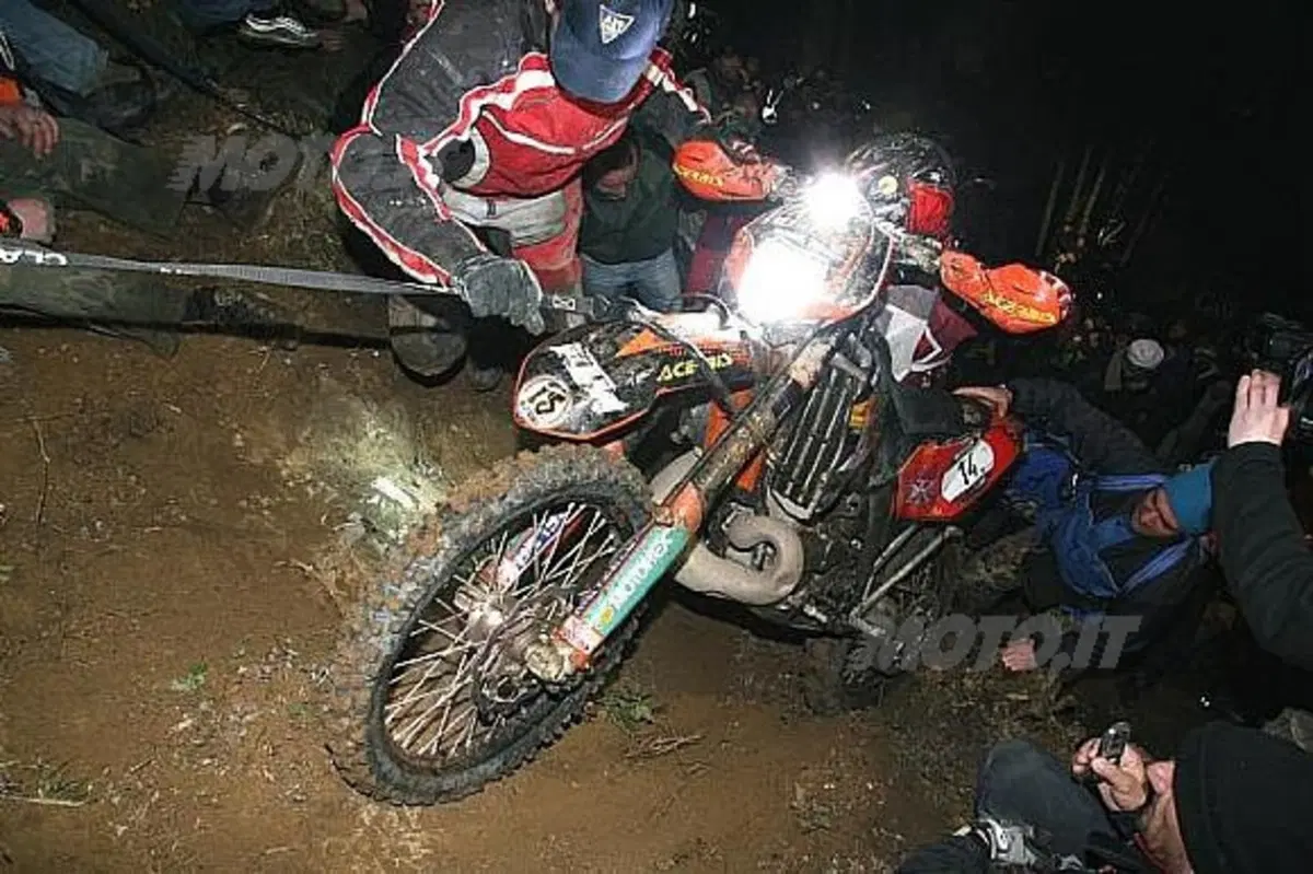 A San Valentino il cuore batte forte. Soprattutto se amate l'hard enduro (2)