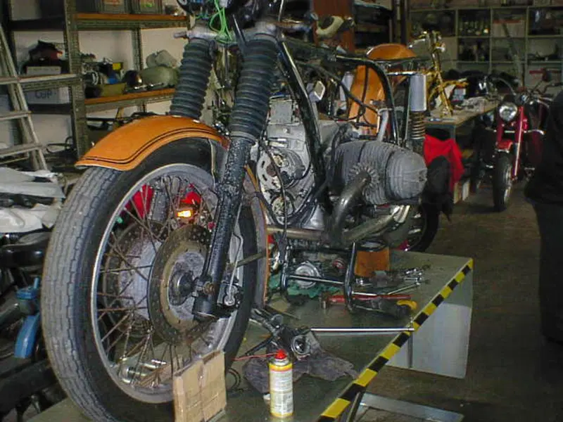 La moto prima del restauro