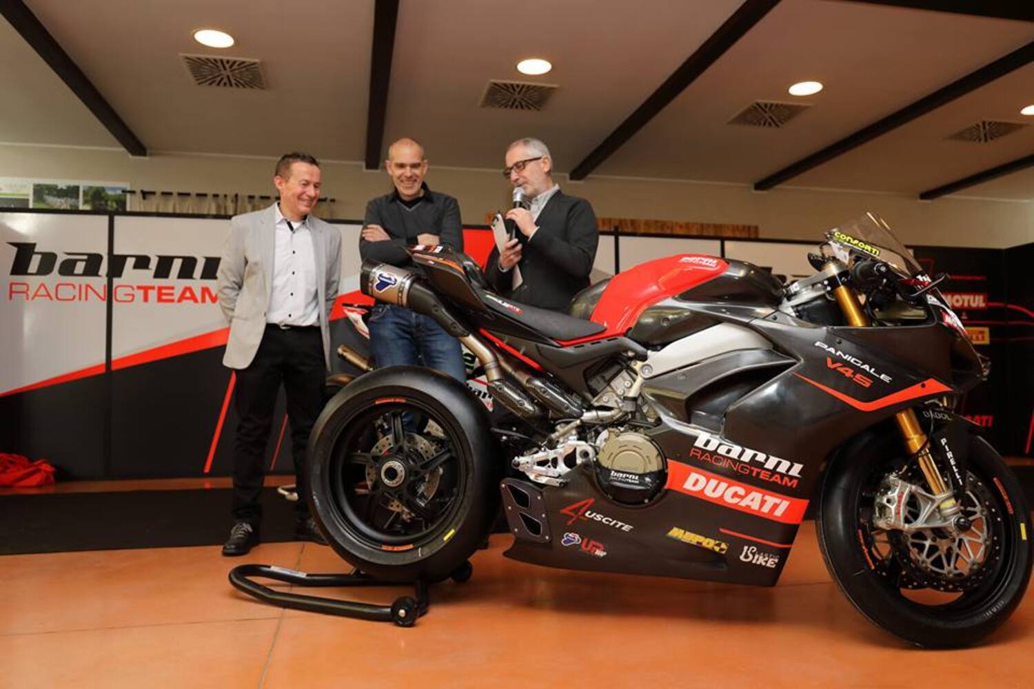 Il Team Barni Racing presenta la Ducati Panigale V4 che porterà al  National Trophy