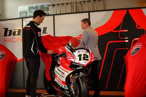 Il Team Barni Racing presenta la Ducati Panigale V4 che porterà al  National Trophy (6)