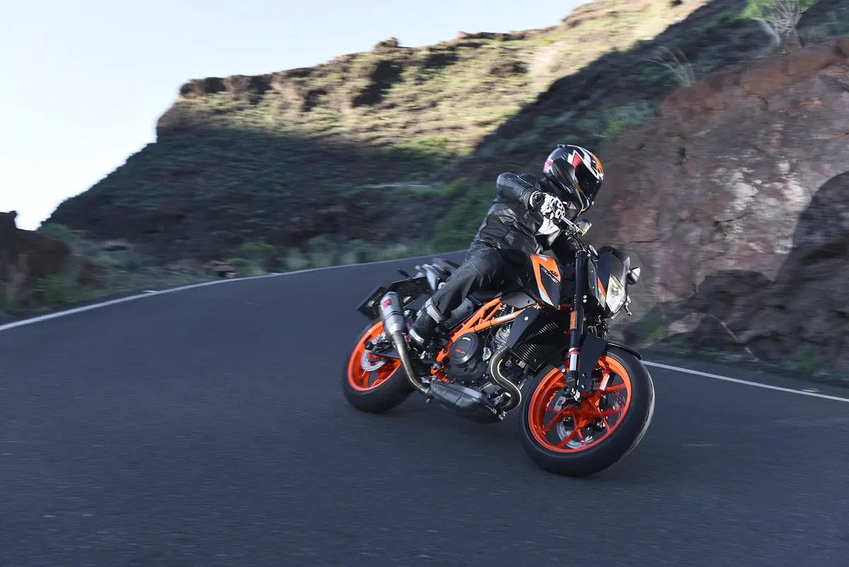 KTM Duke 690 e R (4)