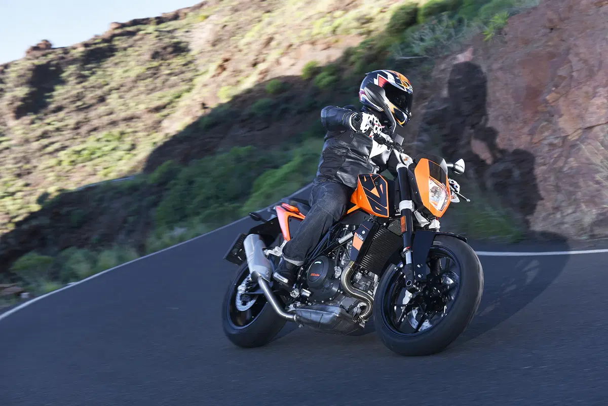 KTM Duke 690 e R (3)