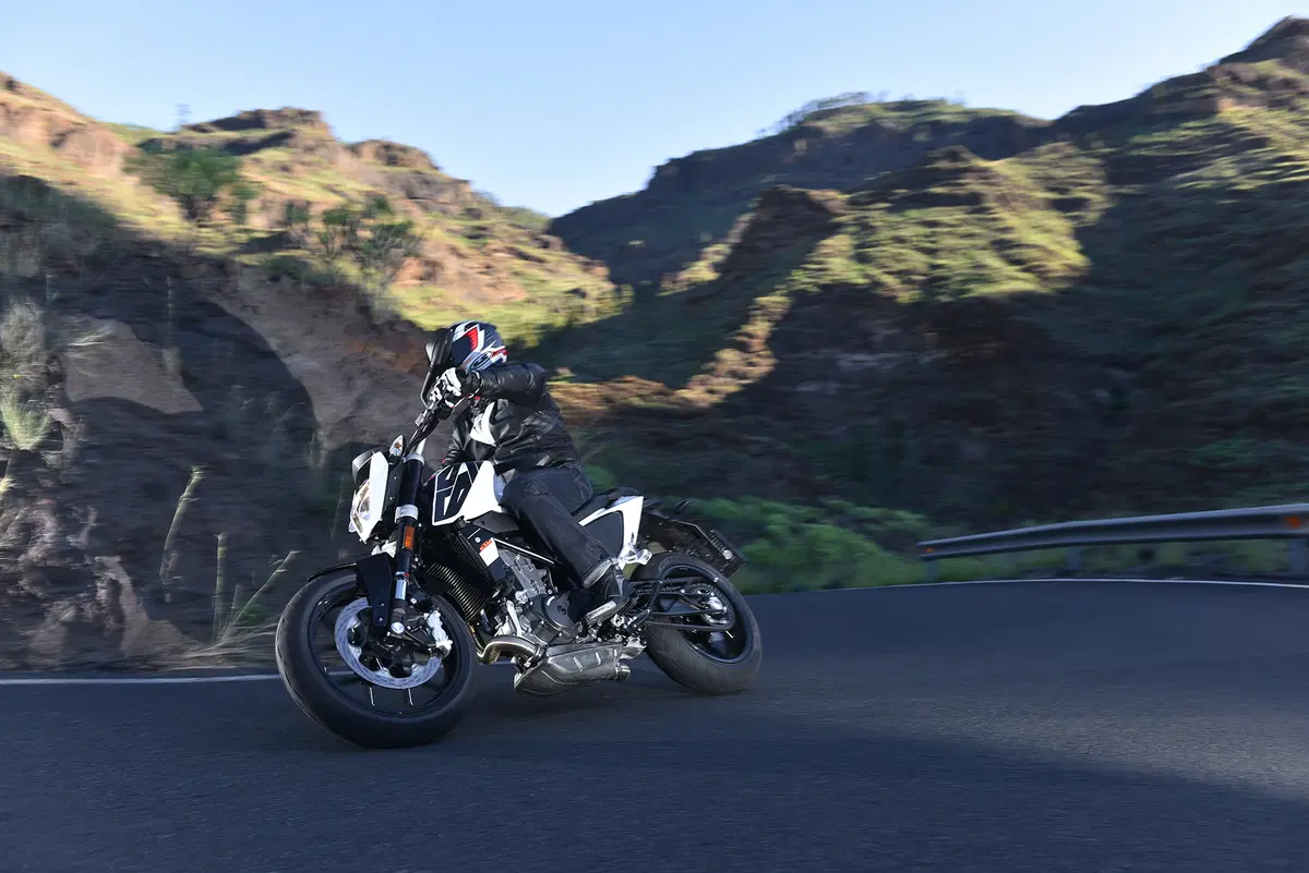 KTM Duke 690 e R (7)