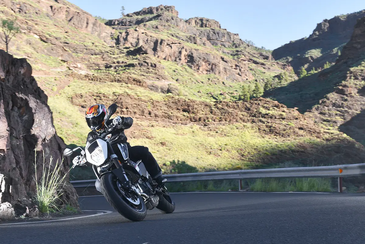 KTM Duke 690 e R (2)