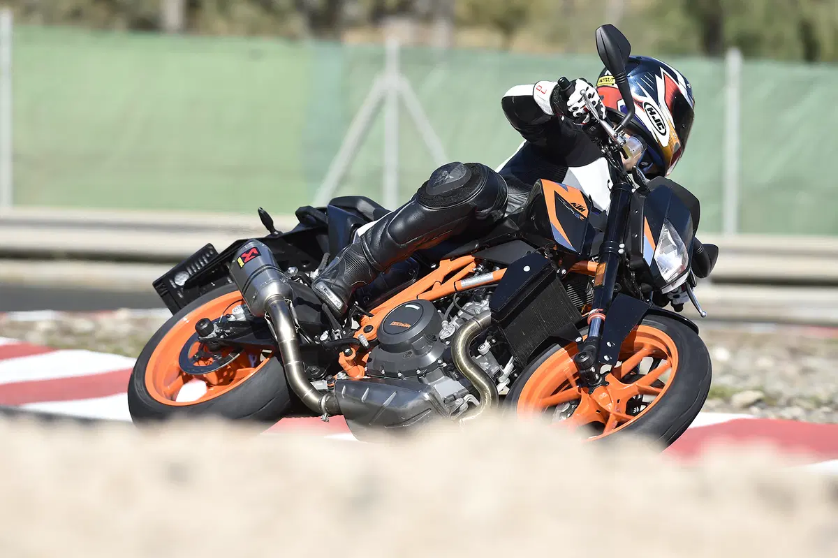 KTM Duke 690 e R (9)