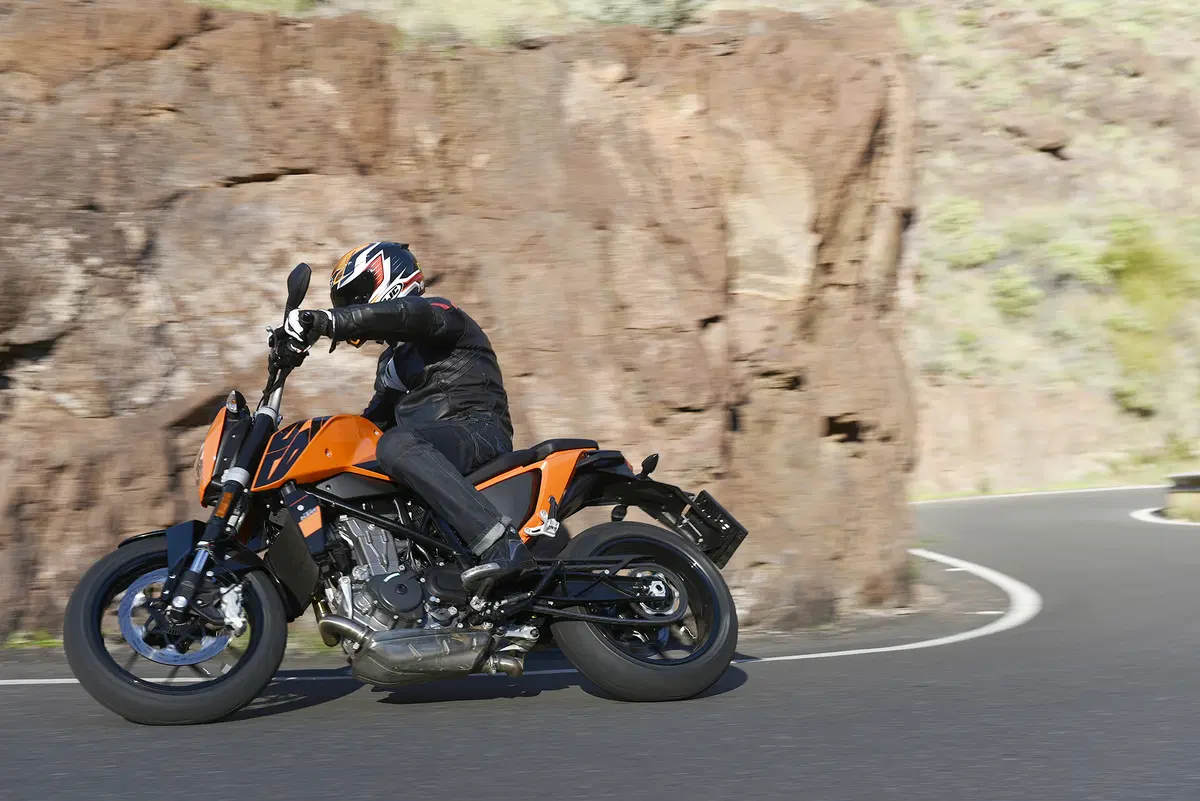KTM Duke 690 e R (11)