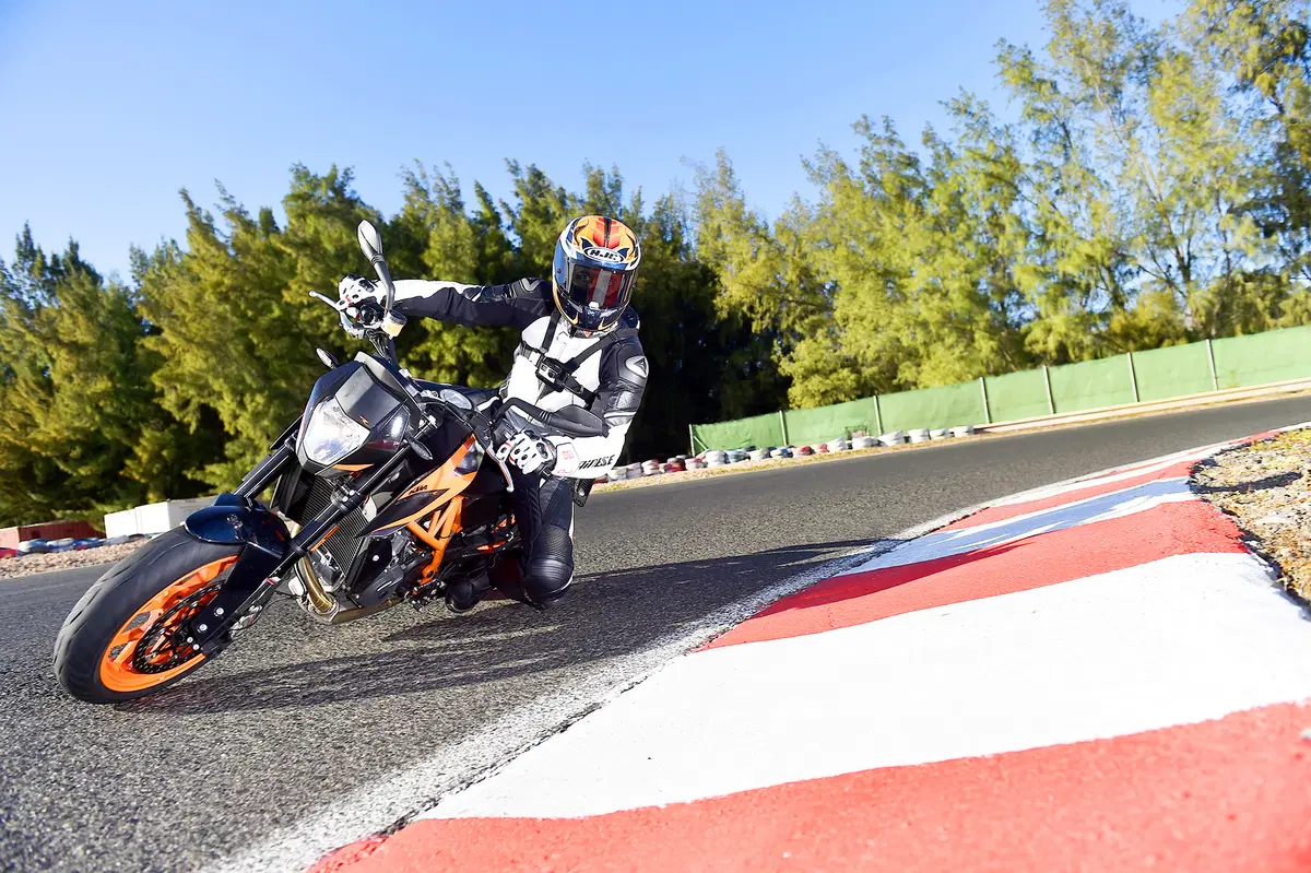 KTM Duke 690 e R (12)