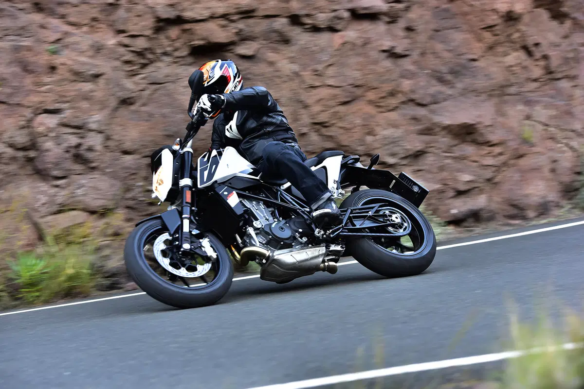 KTM Duke 690 e R (13)