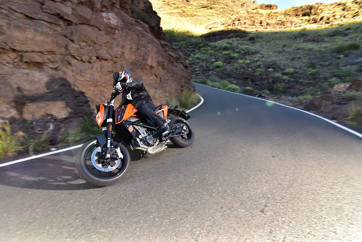 KTM Duke 690 e R (14)
