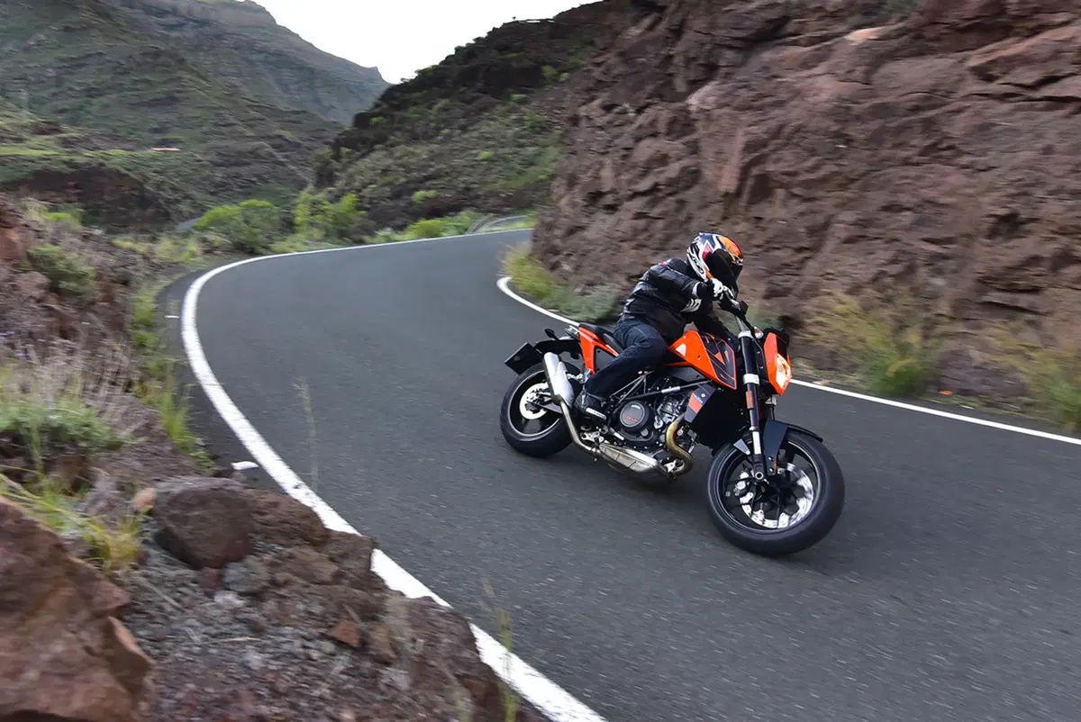 KTM Duke 690 e R (15)