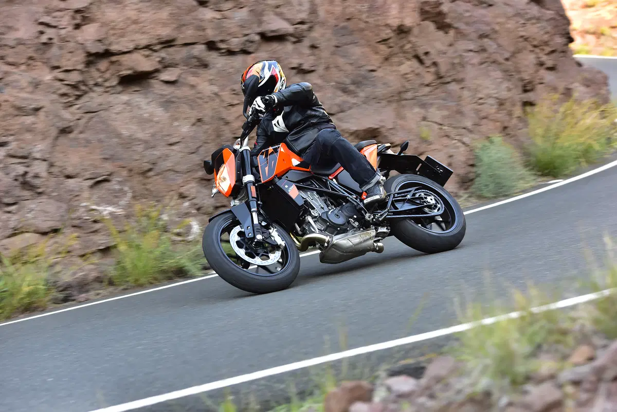 KTM Duke 690 e R (16)