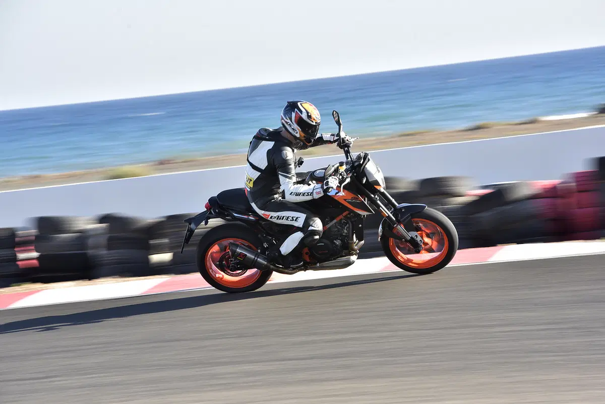 KTM Duke 690 e R (18)