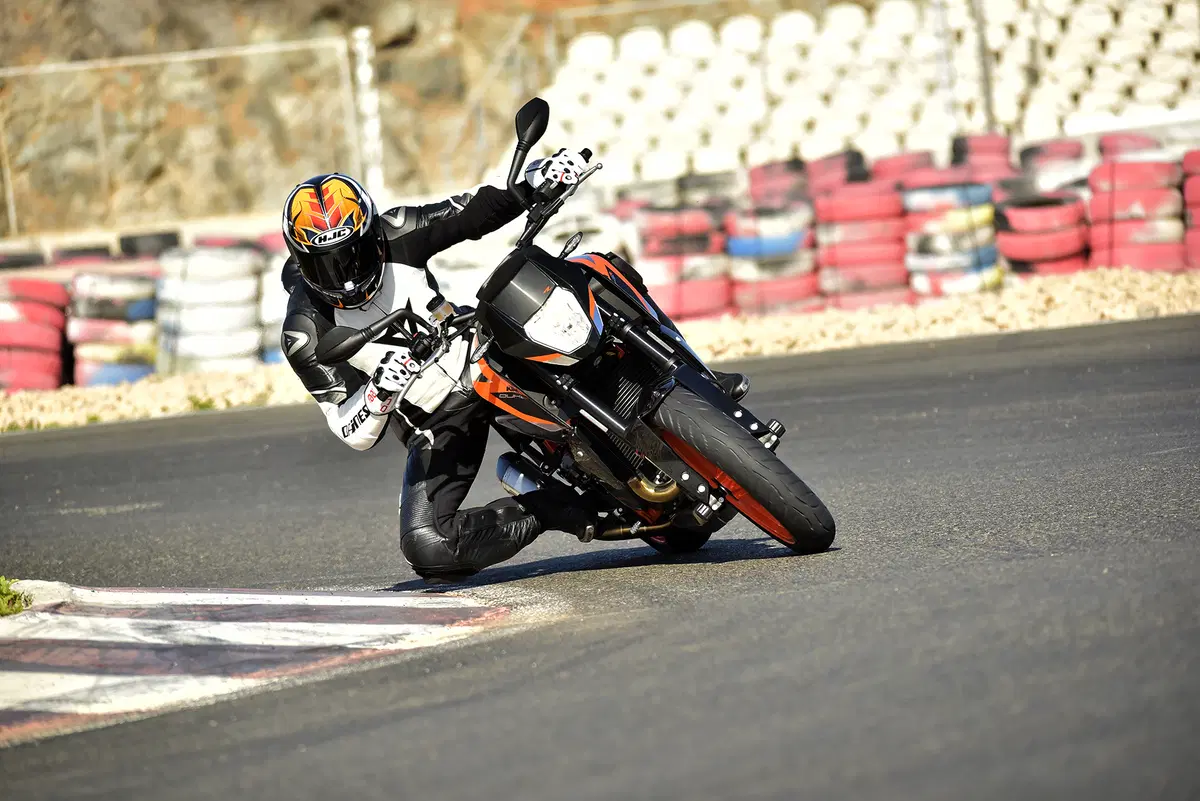 KTM Duke 690 e R (19)