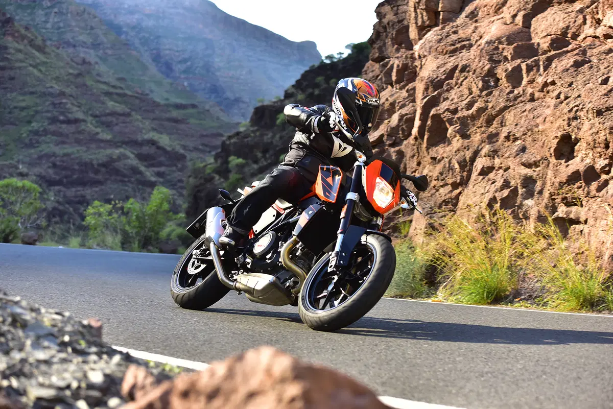 KTM Duke 690 e R (20)