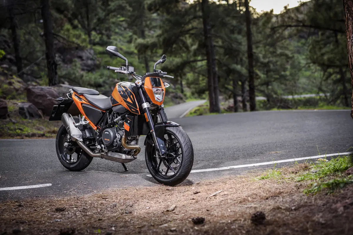 KTM Duke 690 e R (21)