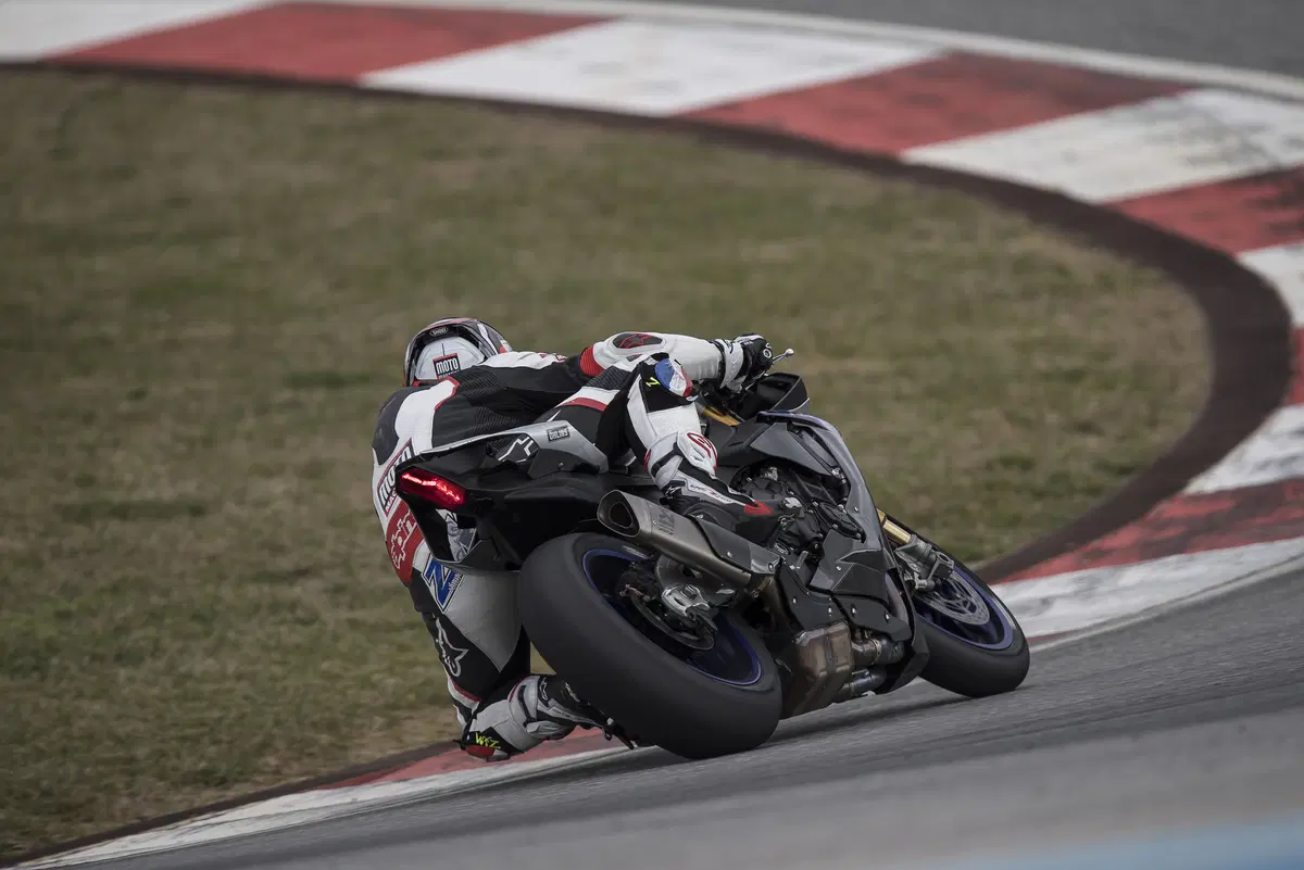 Yamaha YZF-R1M 2018 (7)