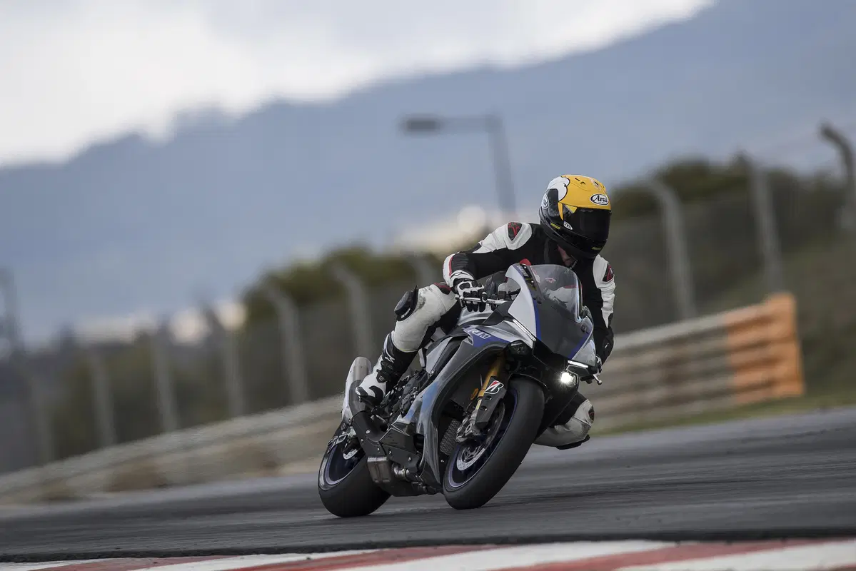 Yamaha YZF-R1M 2018 (4)