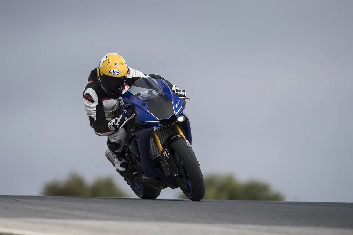 Yamaha YZF-R1M 2018 (8)