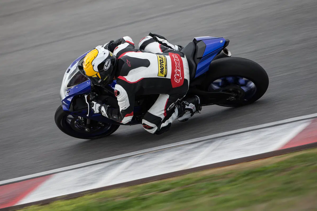 Yamaha YZF-R1M 2018 (10)
