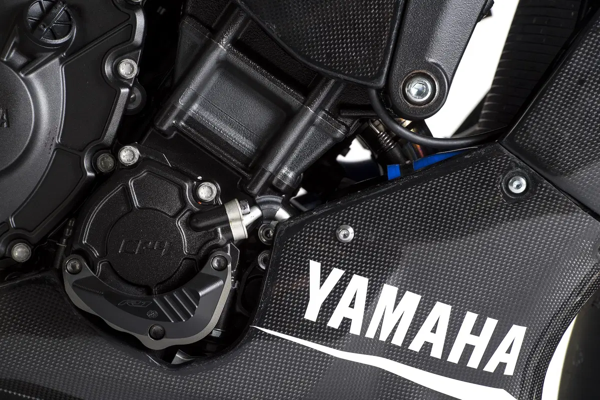 Yamaha YZF-R1M 2018 (6)