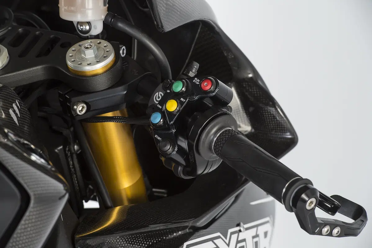 Yamaha YZF-R1M 2018 (18)