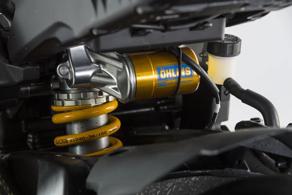 Yamaha YZF-R1M 2018 (16)