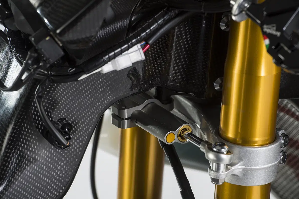 Yamaha YZF-R1M 2018 (17)