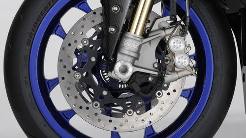 Forcella (sempre Ohlins) ed impianto frenante della YZF-R1M