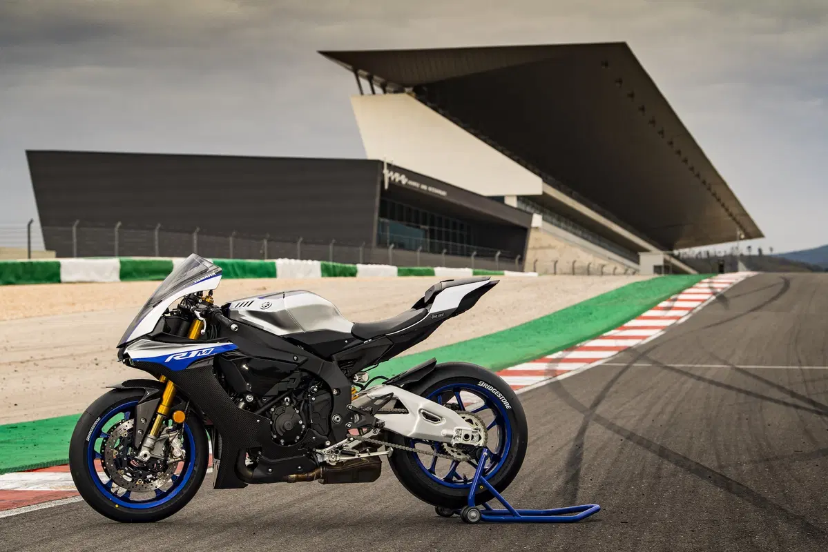 Yamaha YZF-R1M 2018 (11)