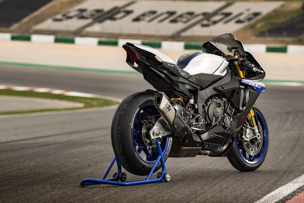 Yamaha YZF-R1M 2018 (12)