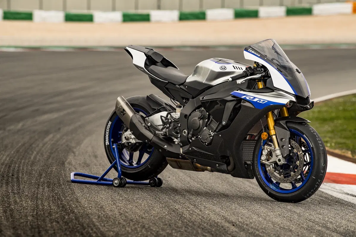 Yamaha YZF-R1M 2018 (13)