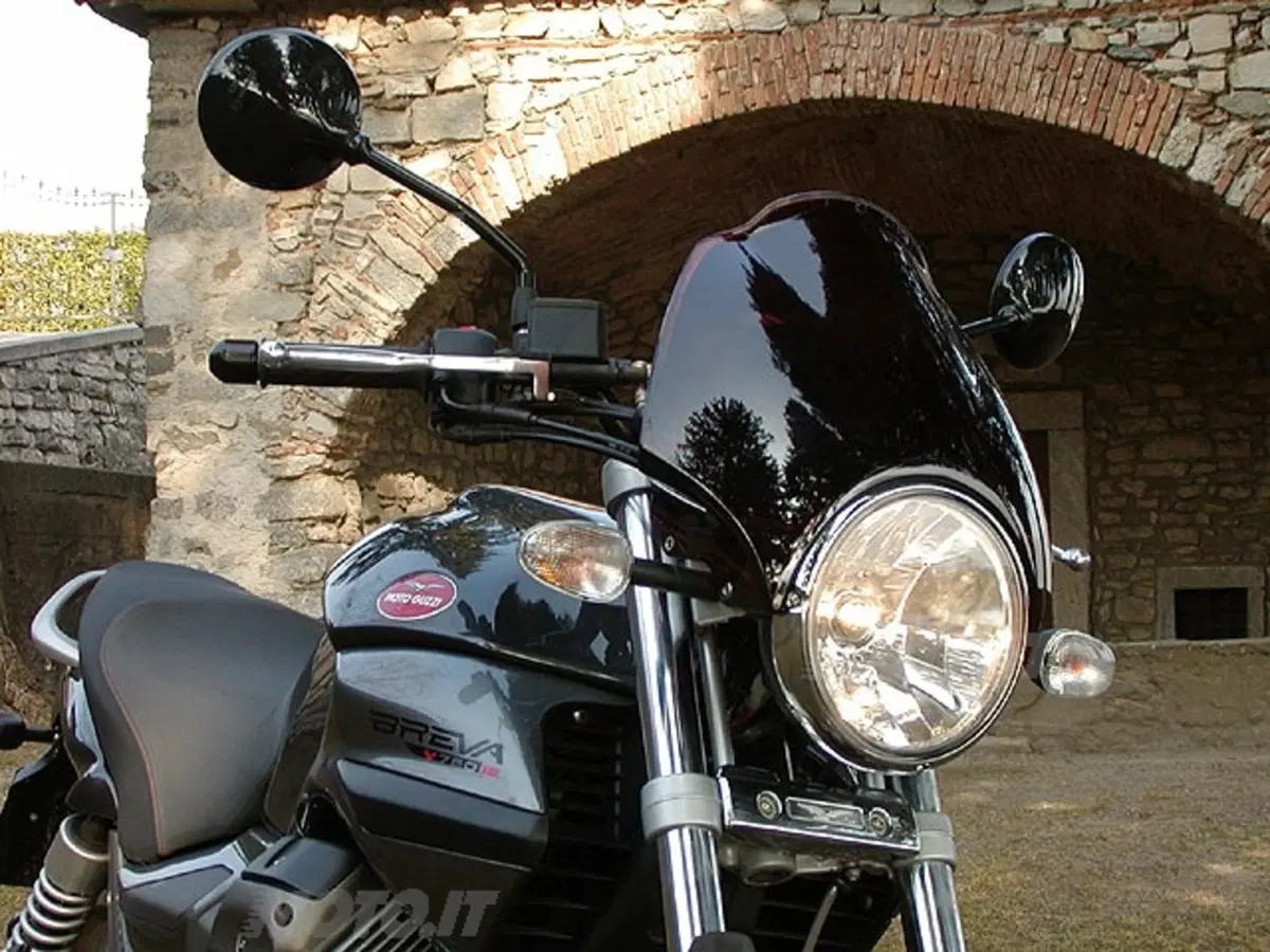 MOTO GUZZI Breva 750 i.e. (4)