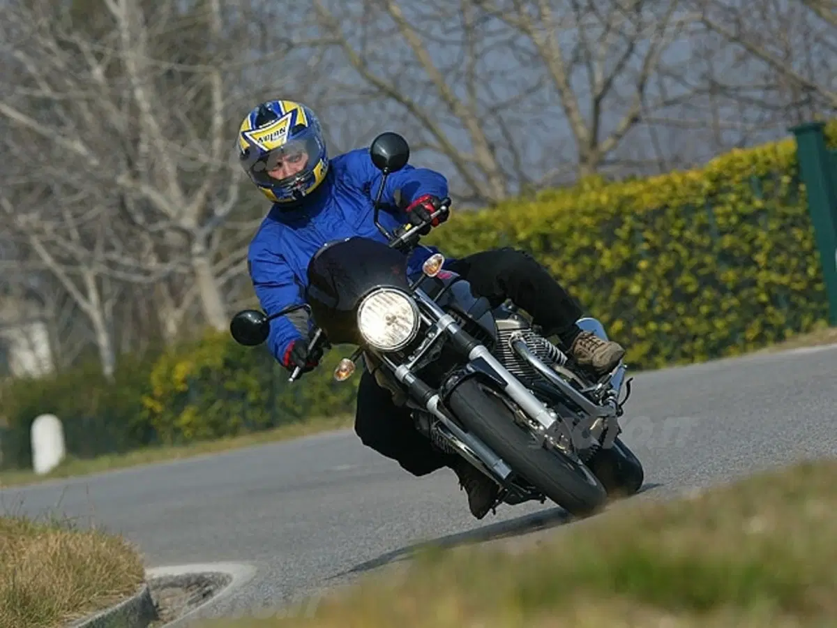 MOTO GUZZI Breva 750 i.e. (6)