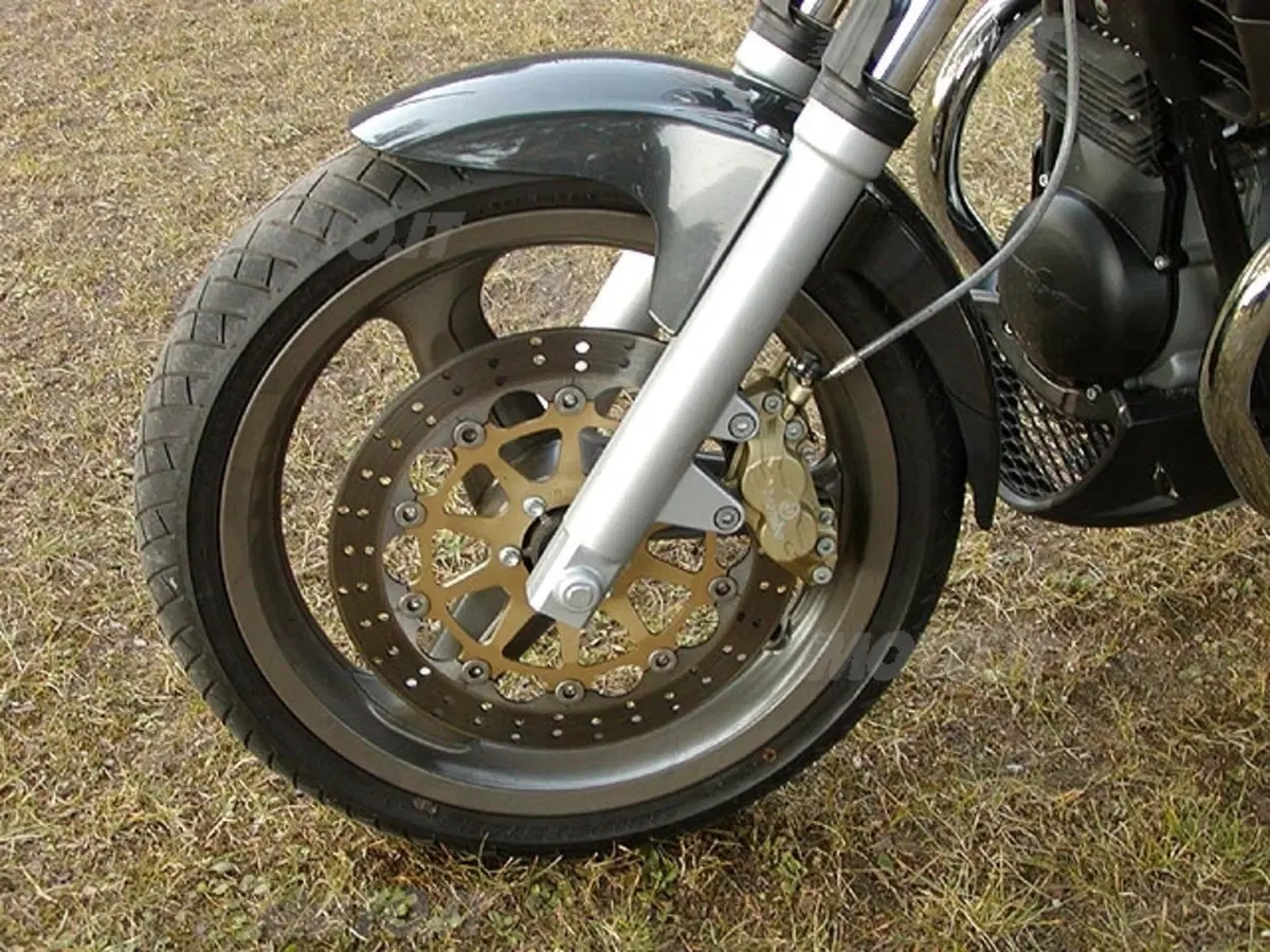 MOTO GUZZI Breva 750 i.e. (16)