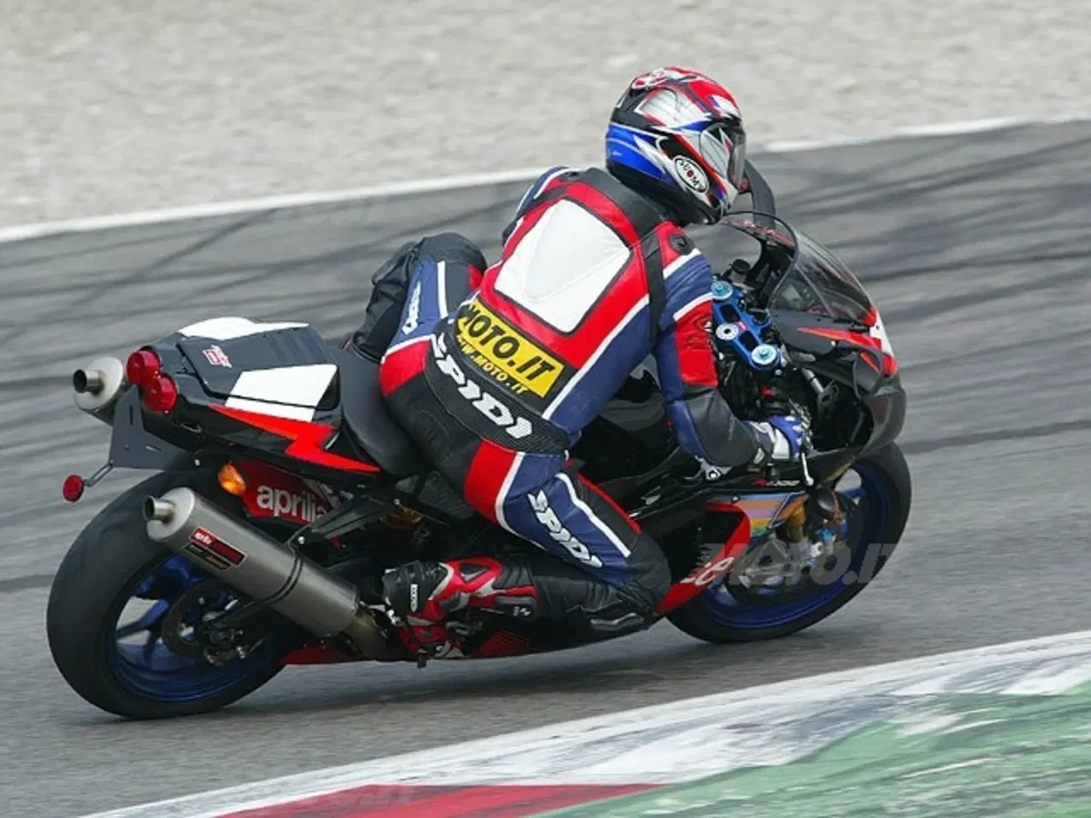 APRILIA RSV 1000 R Edwards (7)