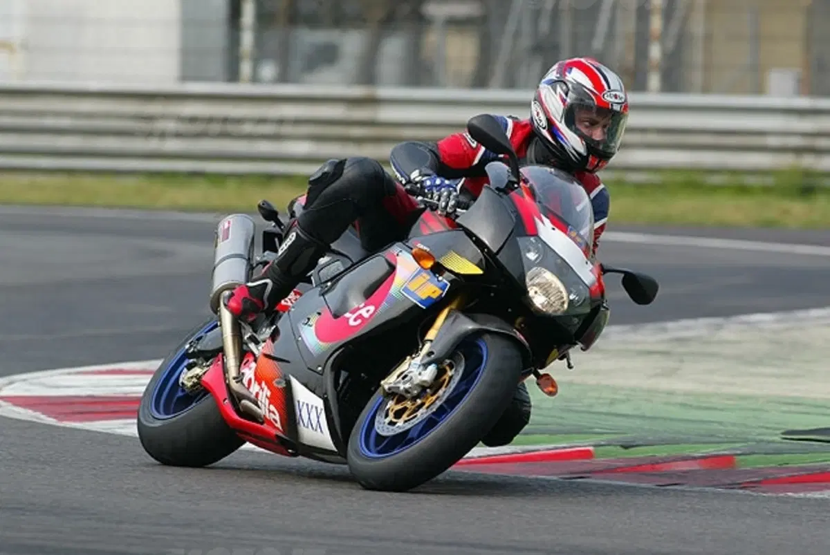 APRILIA RSV 1000 R Edwards (12)