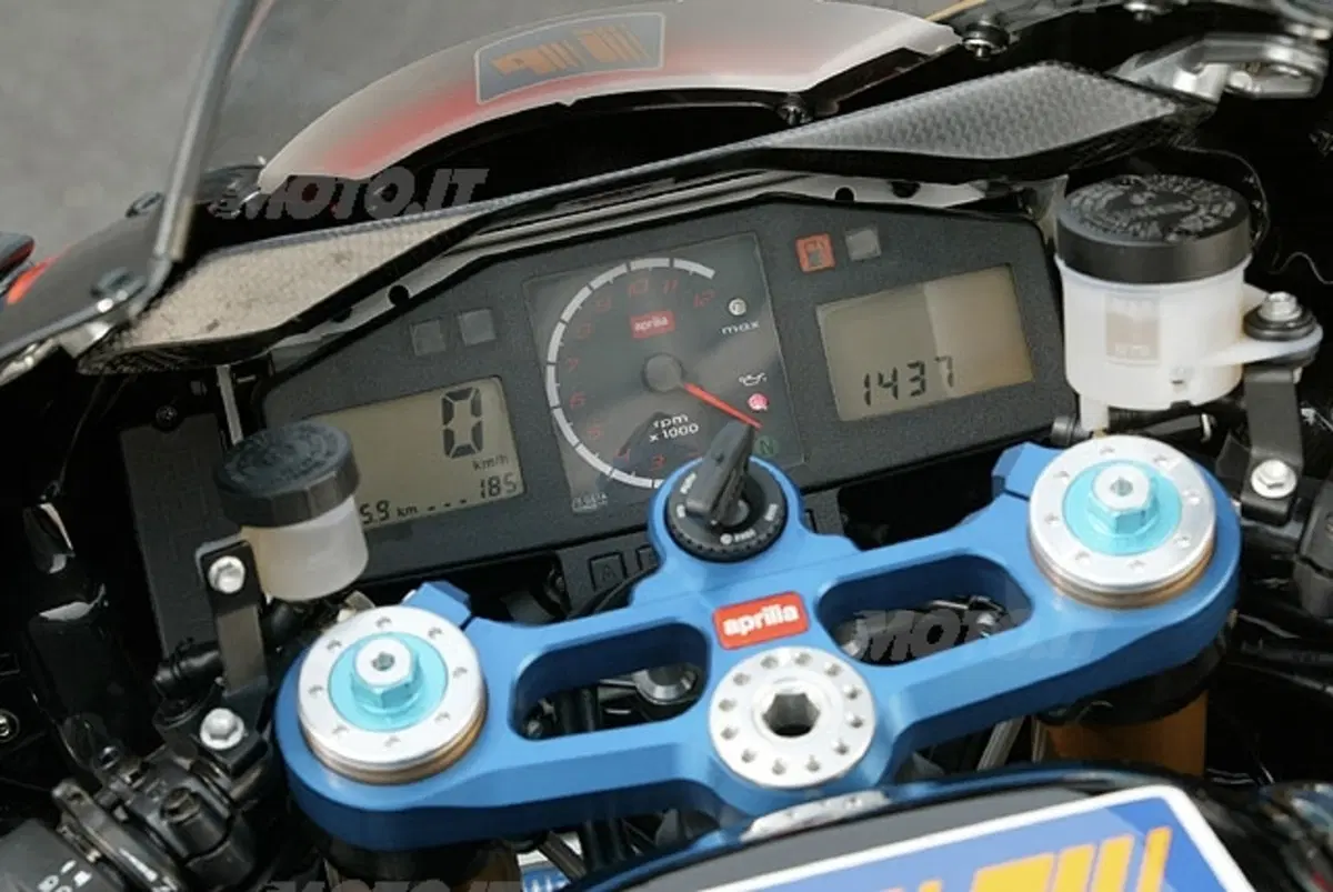 APRILIA RSV 1000 R Edwards (15)