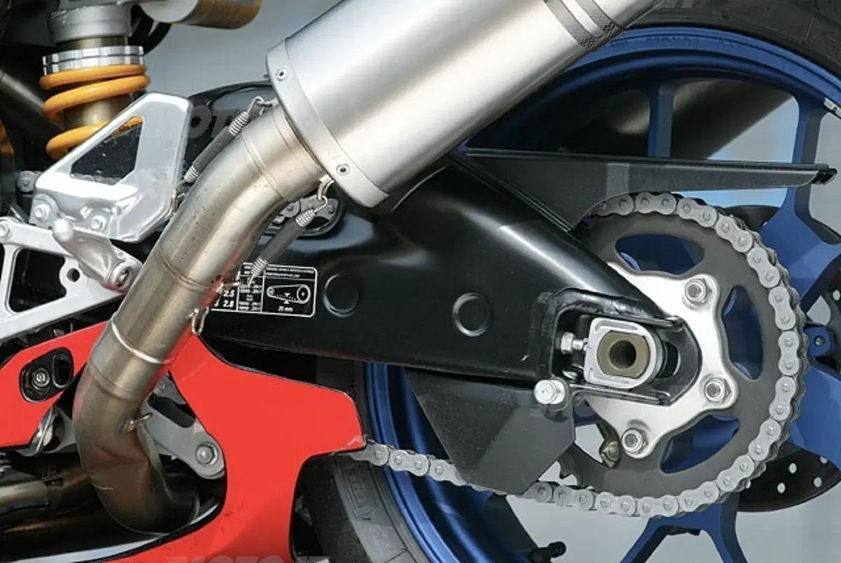 APRILIA RSV 1000 R Edwards (19)
