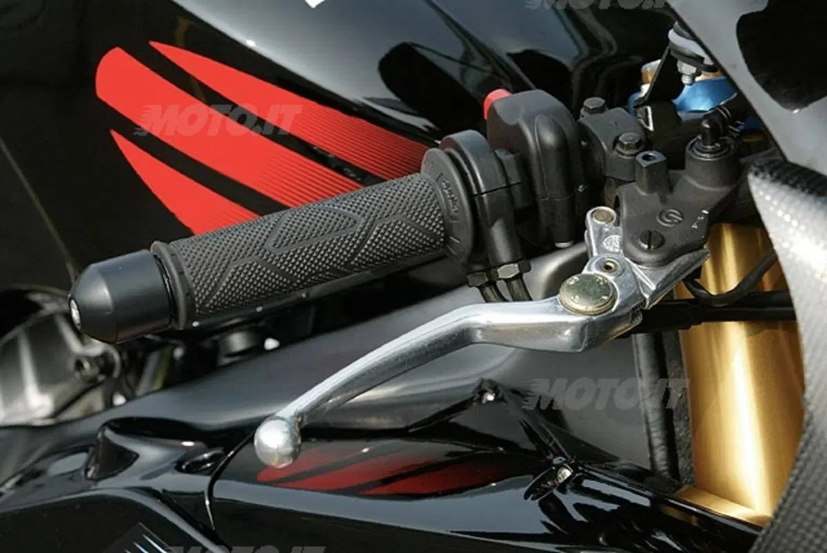 APRILIA RSV 1000 R Edwards (21)