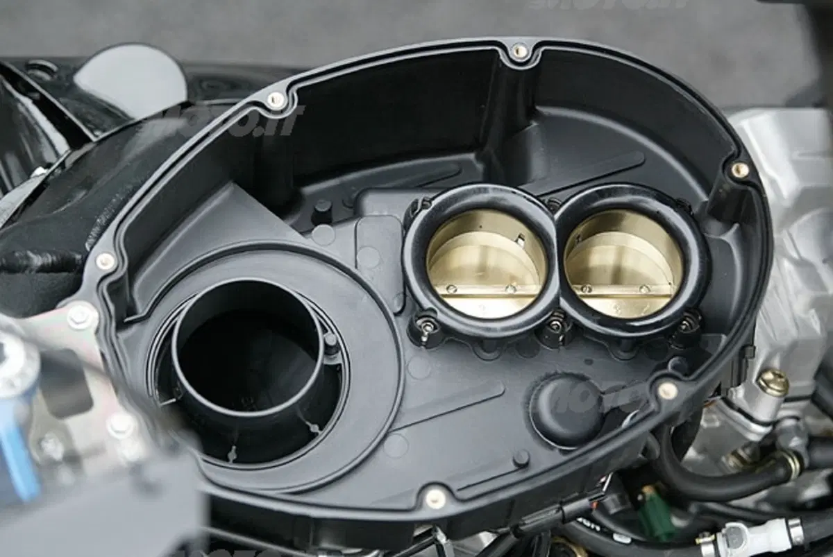 APRILIA RSV 1000 R Edwards (22)