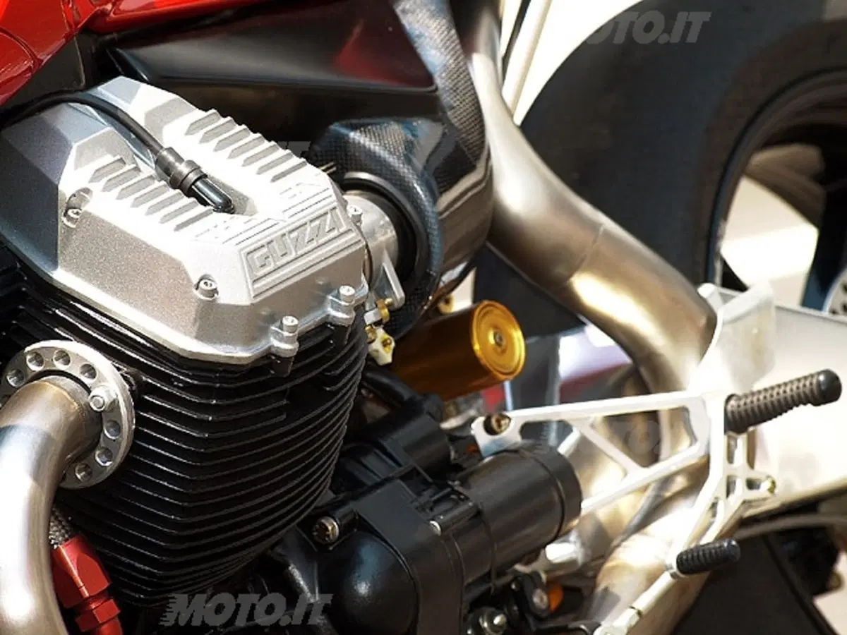 MOTO GUZZI MGS-01 Corsa (6)