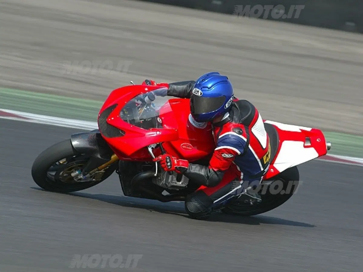 MOTO GUZZI MGS-01 Corsa (7)