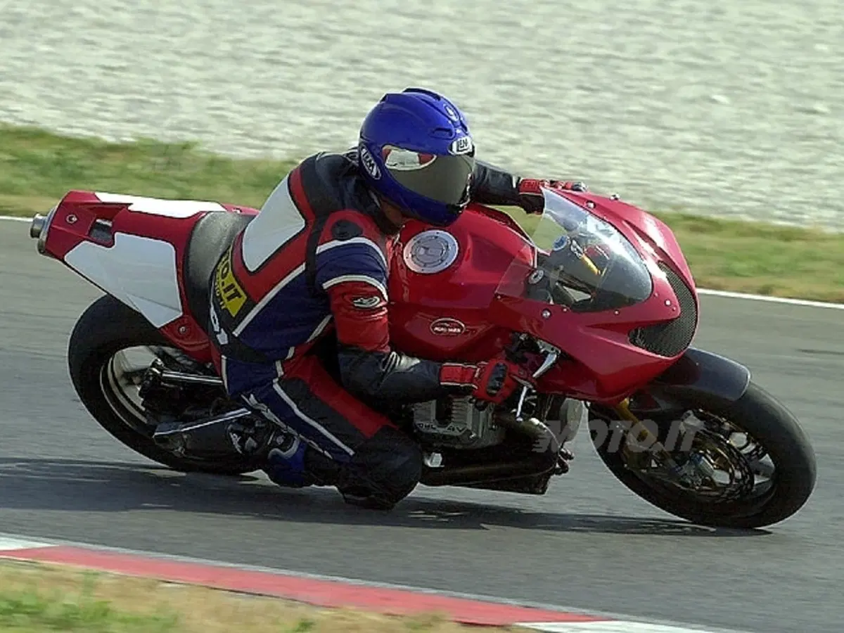 MOTO GUZZI MGS-01 Corsa (15)