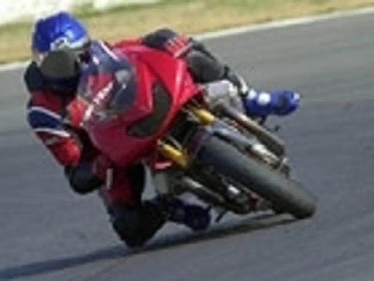 MOTO GUZZI MGS-01 Corsa (17)