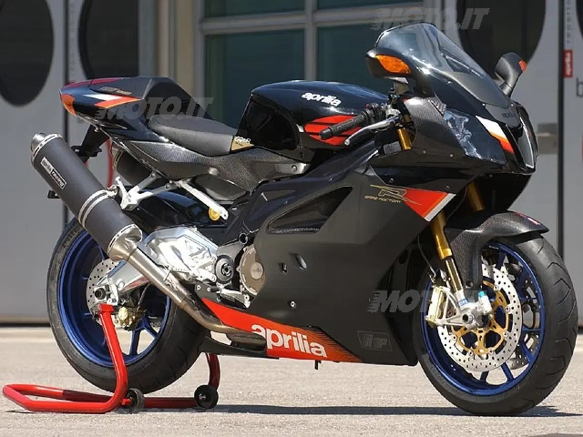 APRILIA RSV 1000 R Factory (2)