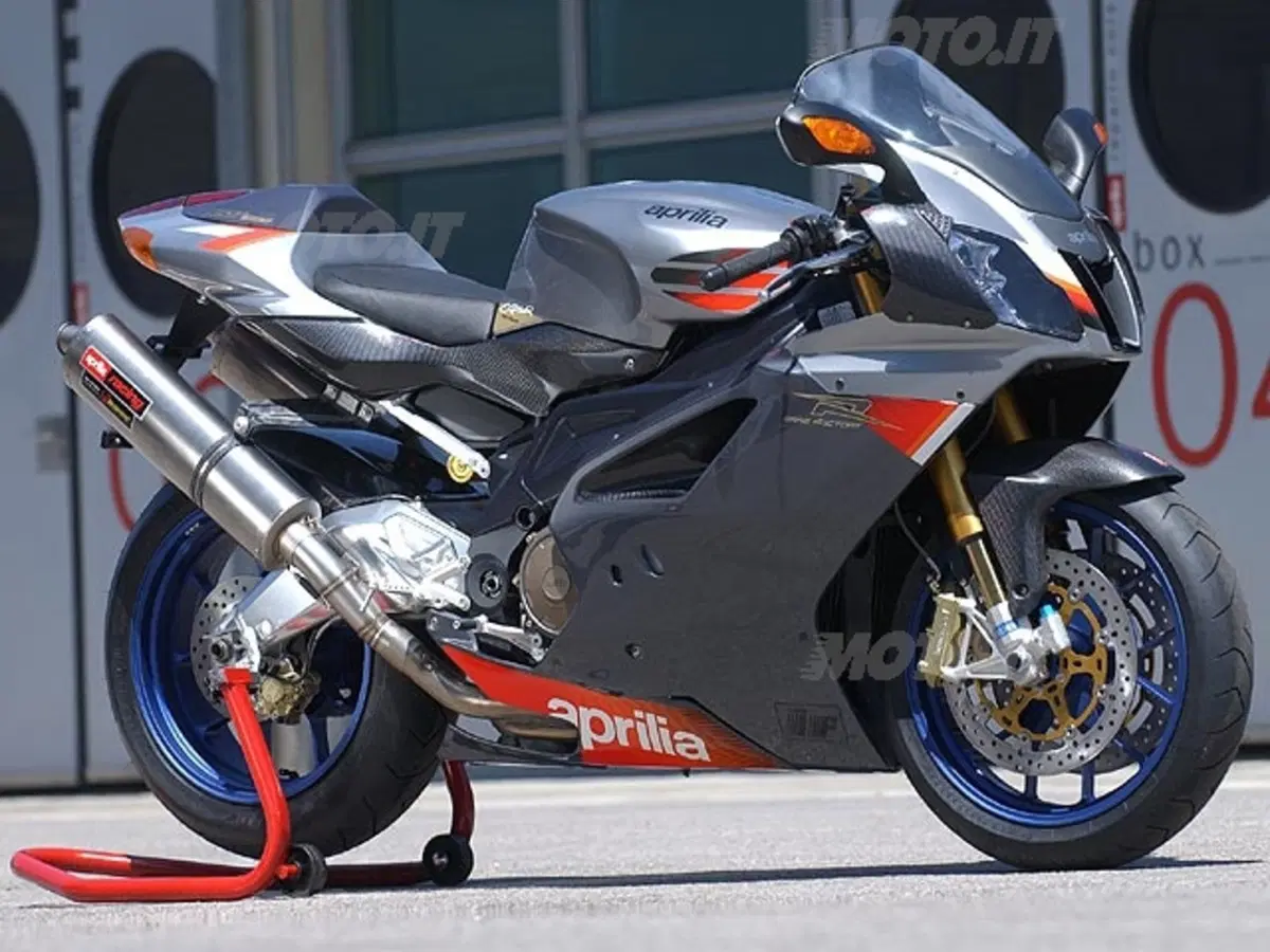 APRILIA RSV 1000 R Factory (3)