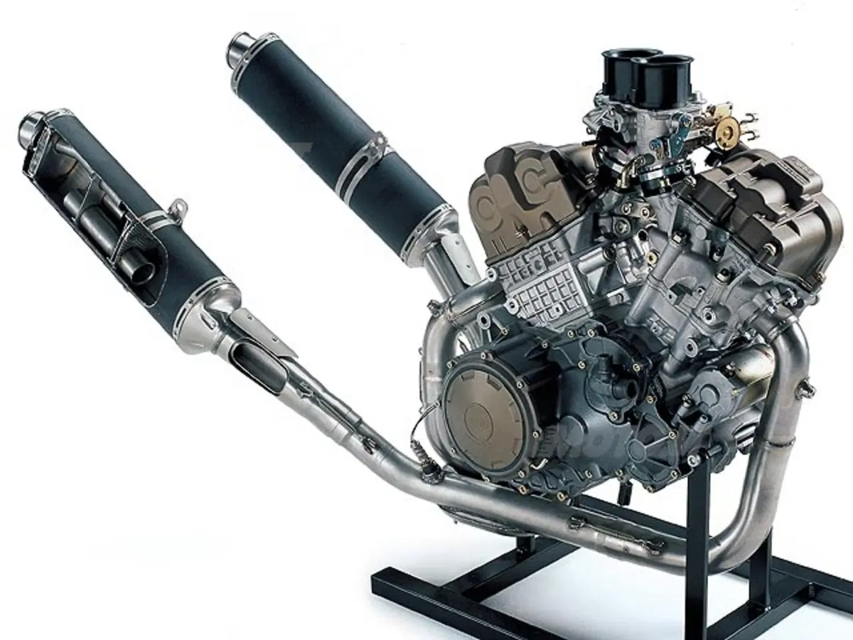 APRILIA RSV 1000 R Factory (9)