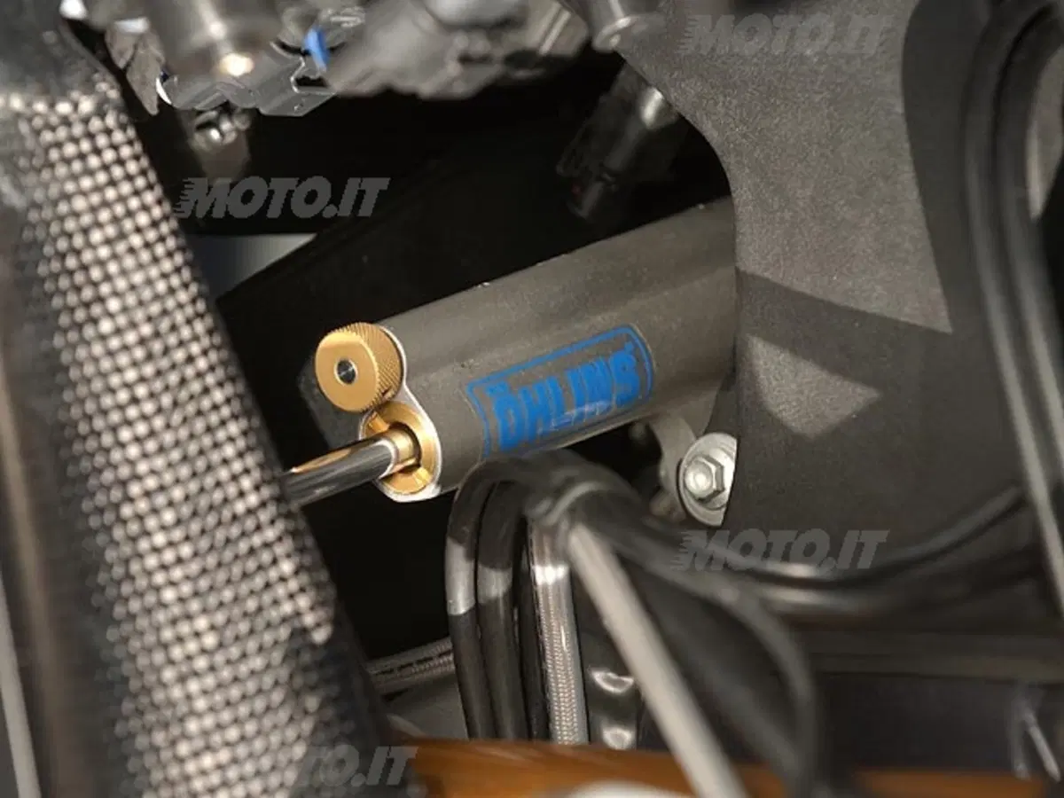 APRILIA RSV 1000 R Factory (14)