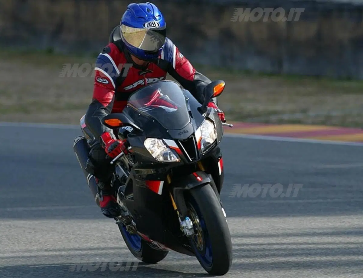 APRILIA RSV 1000 R Factory (18)
